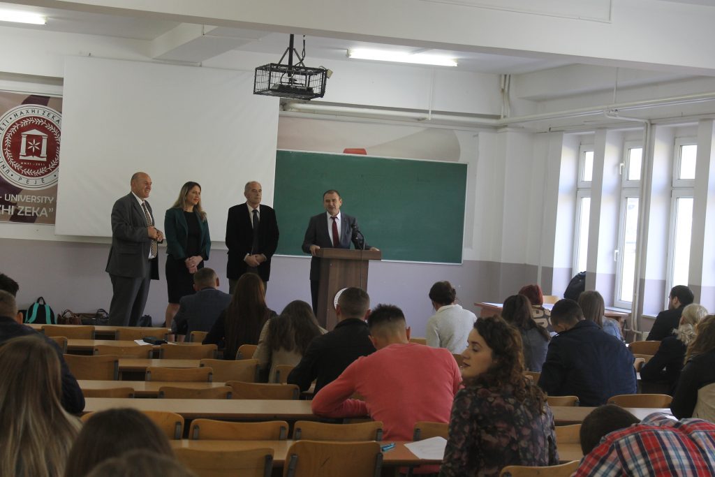 U mbajt testi për provim pranues të studentëve në nivelin Master