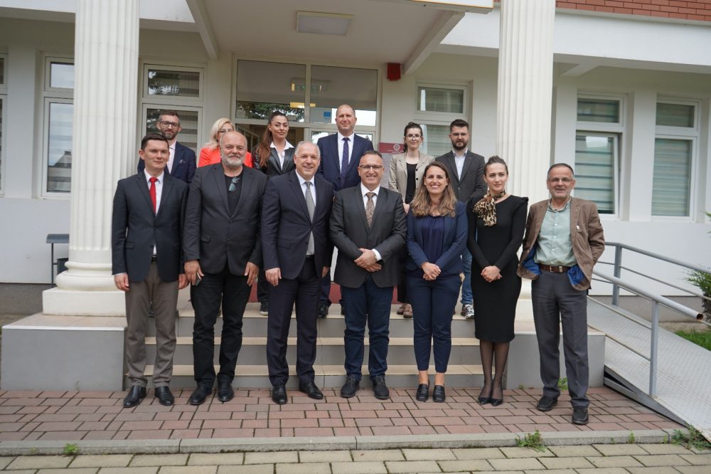 Nënshkruhet Marrëveshje Bashkëpunimi ndërmjet Universitetit Haxhi Zeka në Pejë dhe Ministrisë së Zhvillimit Rajonal